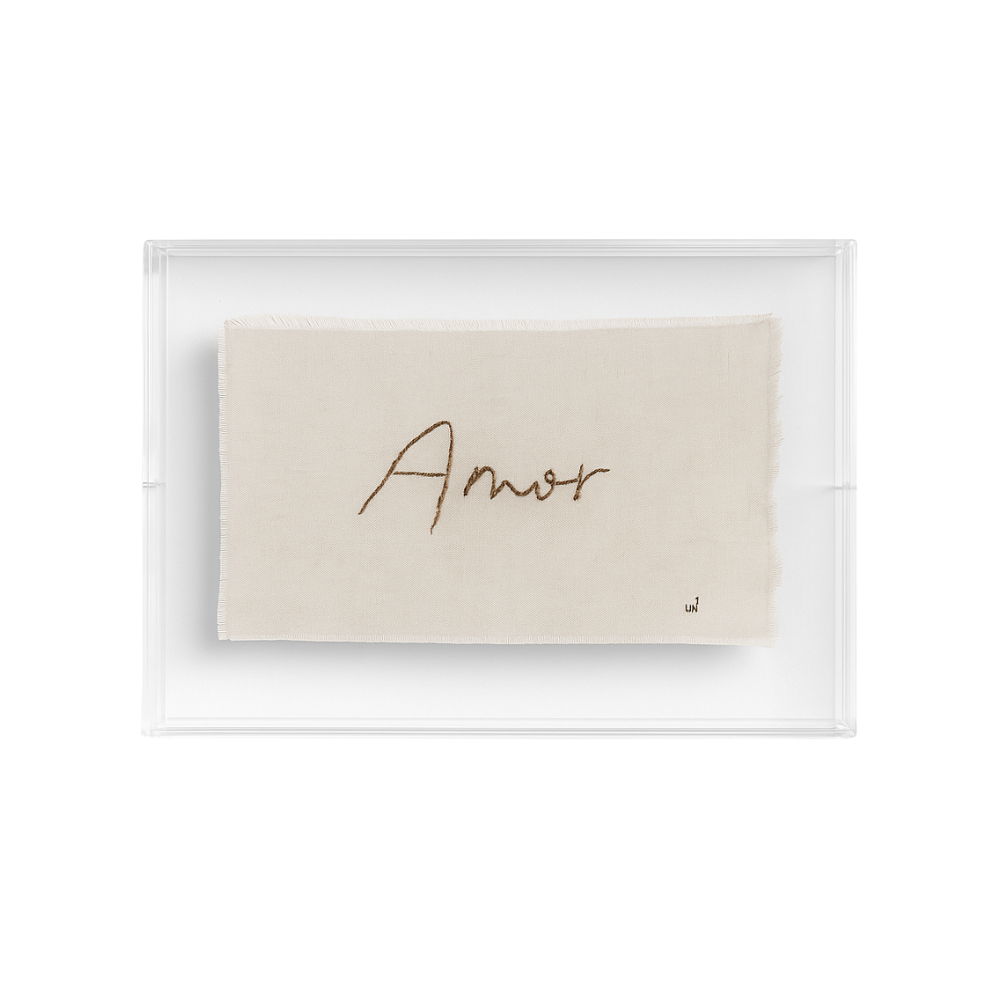 Quadro Bordado Amor - 30x18 cm